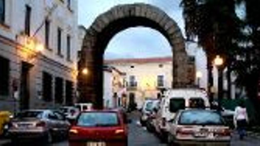 El arco de Trajano lucirá su nueva imagen mañana