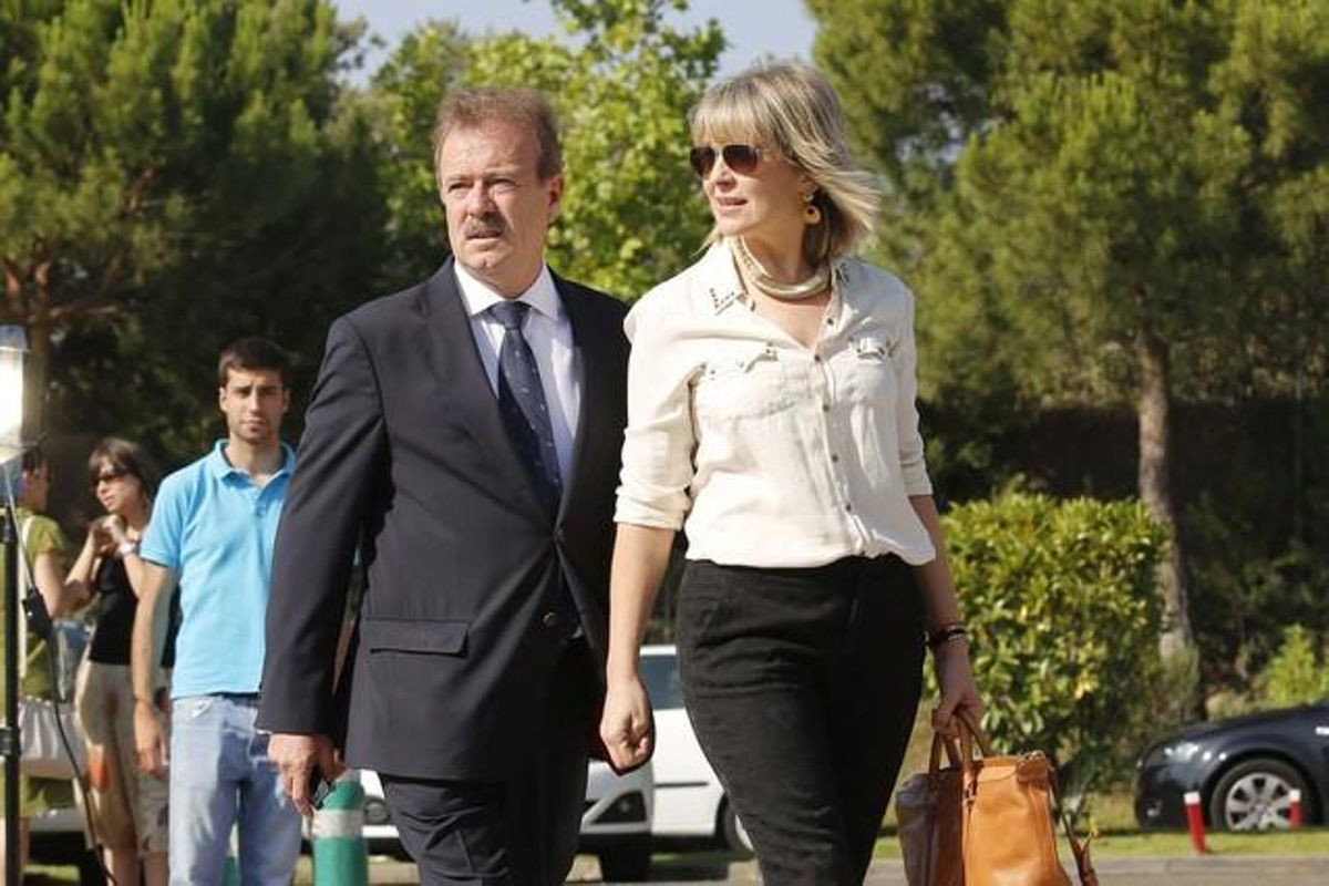 Manuel Vidal i María Rey, a l’arribar a la vetlla. Manuel Vidal i María Rey, a l’arribar a la vetlla.