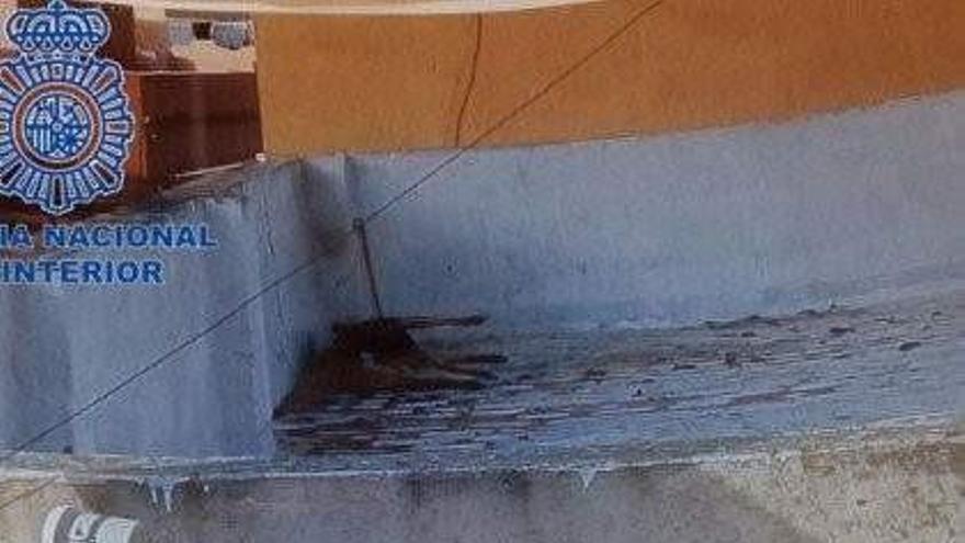 Detenida en Algeciras por dejar morir a su perro atado en una azotea