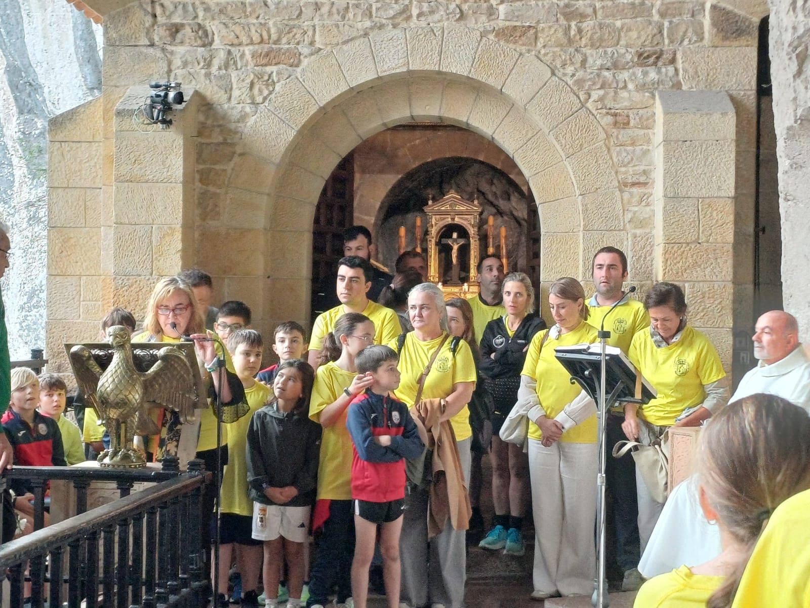 Con flores a María desde Llanera a Covadonga
