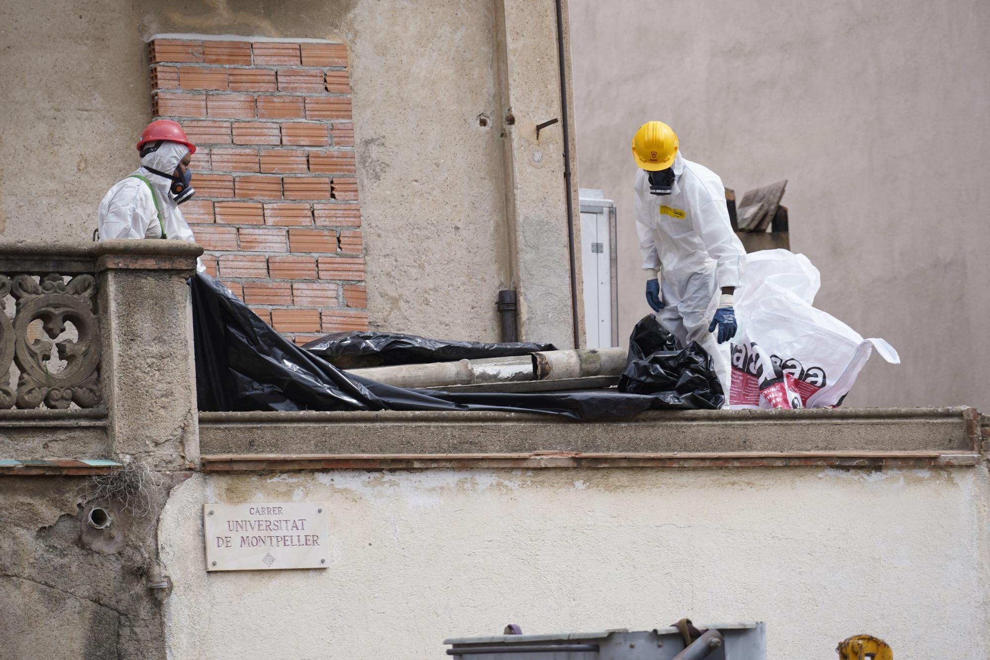 Retiren el fibrociment per enderrocar els edificis del carrer Universitat de Montpeller