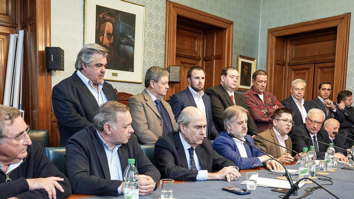 La Coalición Republicana, durante el anuncio de las acciones legales frente a la ministra de Defensa de Uruguay, Sandra Lazo.