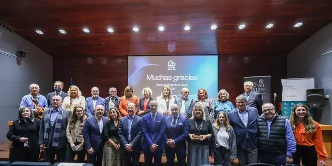 El Casal de la Pau premia a Levante-EMV por la difusión de su labor