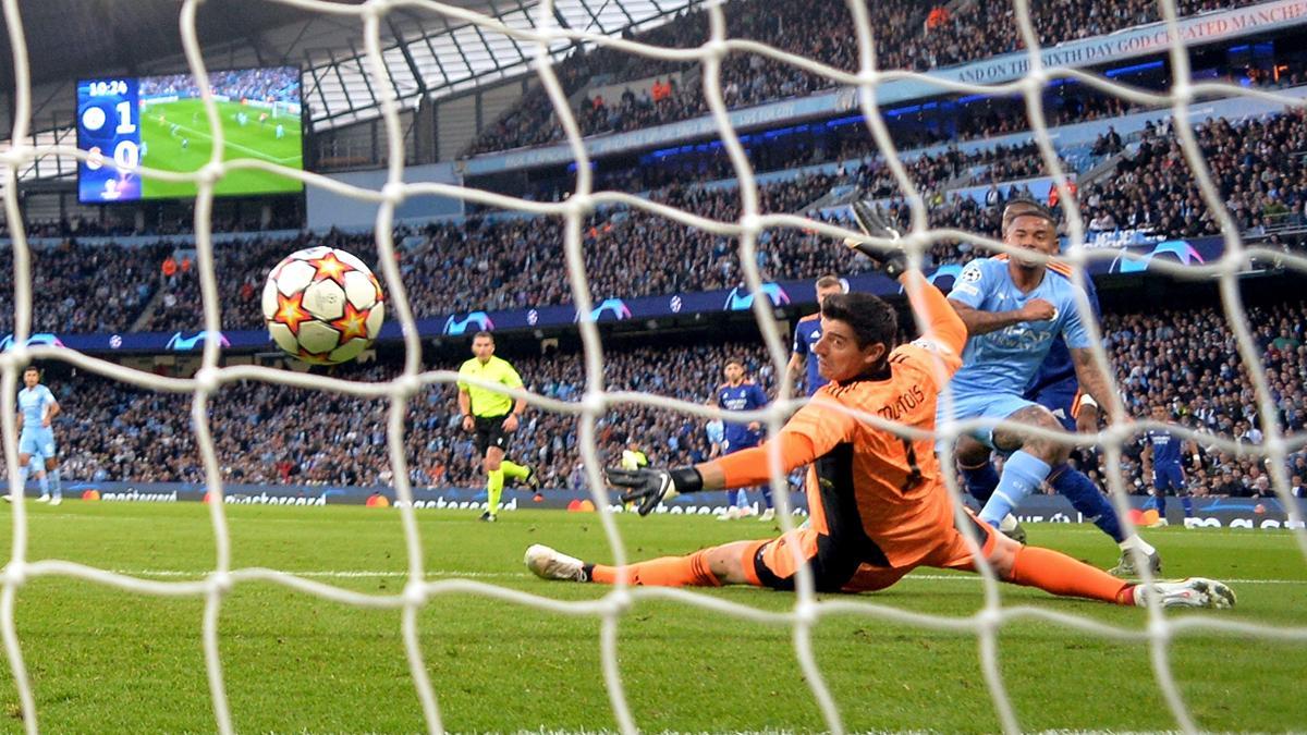 Courtois encajó cuatro goles en el Etihad Stadium