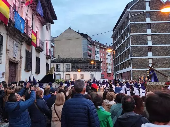 En imágenes: Así fue la procesión del Santo Encuentro de Cangas del Narcea
