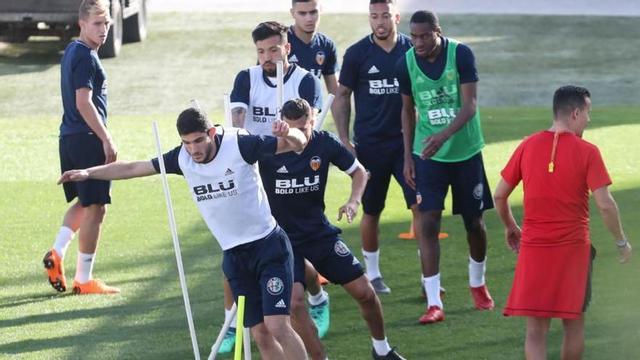 "Ninguna multa europea impedirá  que el Valencia fiche a Kondogbia"