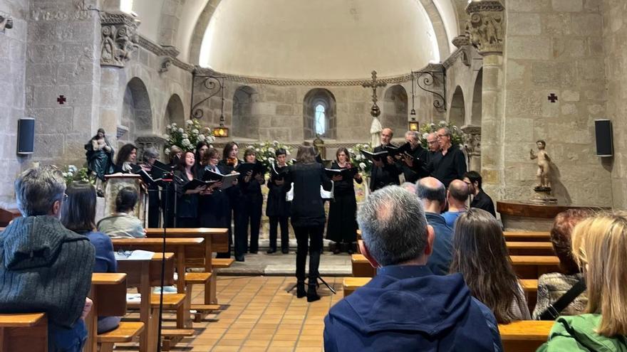 El coro Gaudí emociona al público en San Claudio de Olivares
