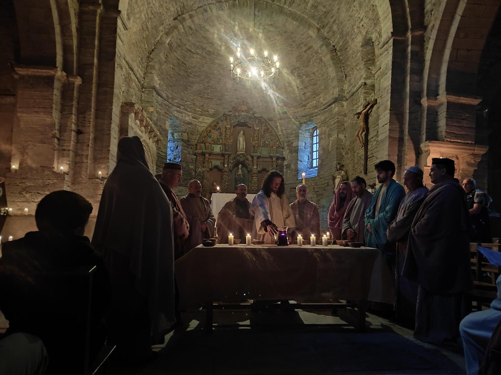 En imágenes: El espectacular vía crucis viviente de Villanueva de Oscos