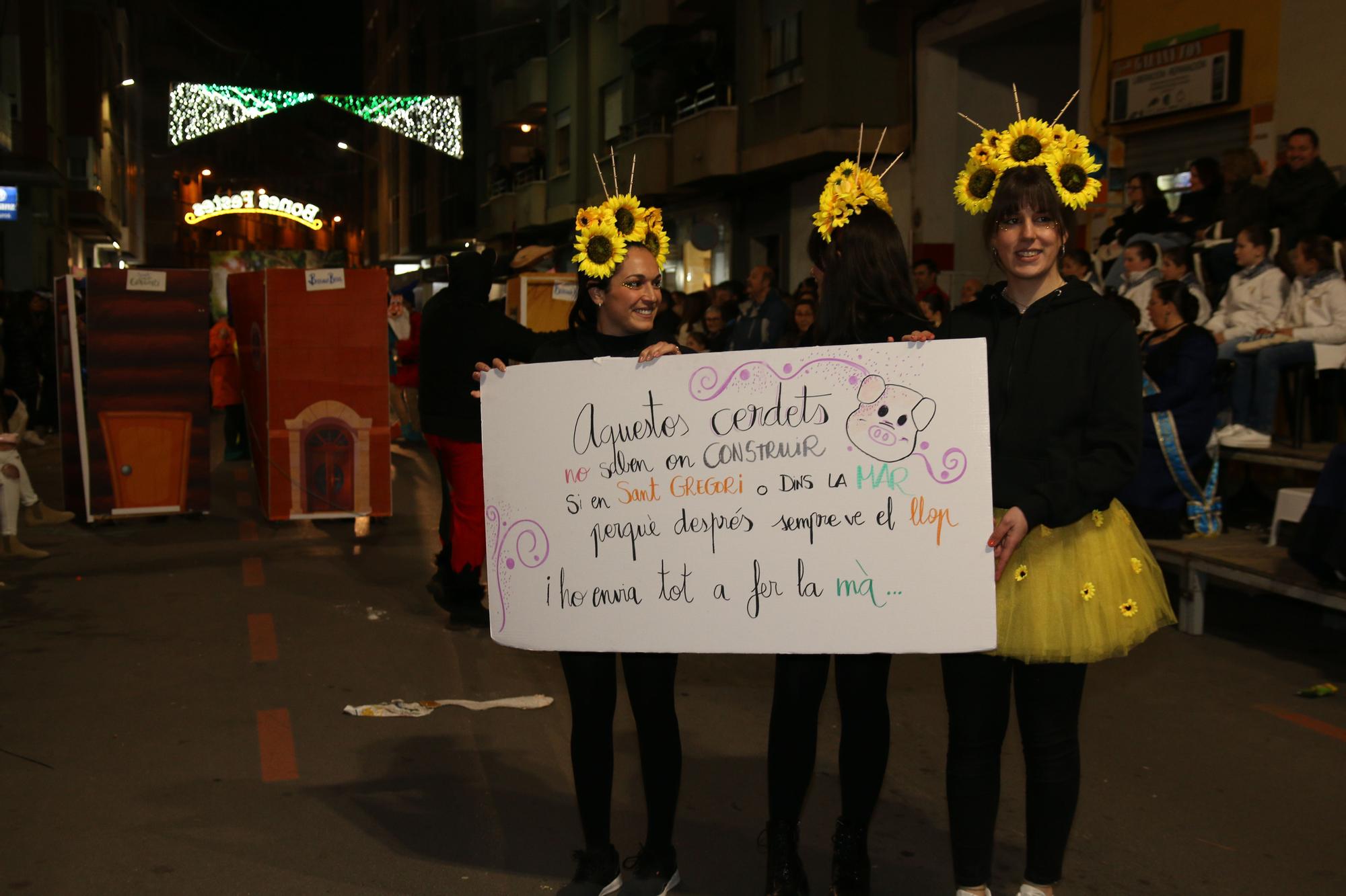 FOTOGALERÍA I La cabalgata del Ninot de Burriana, en imágenes