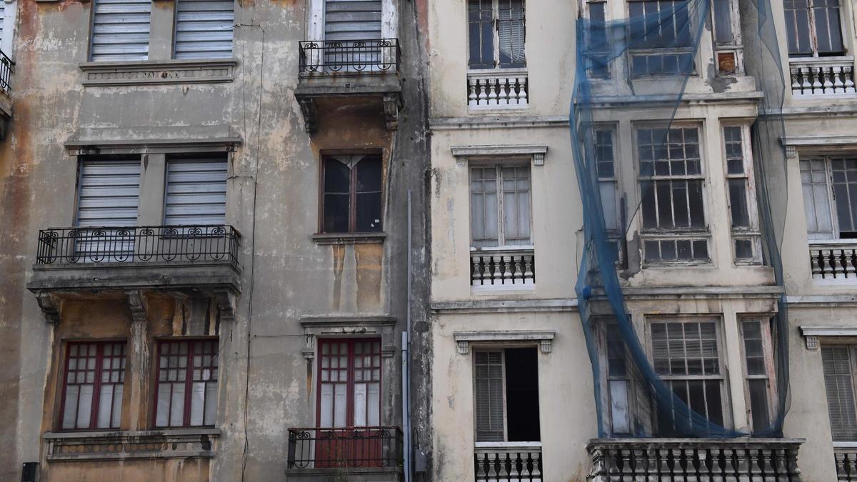 Edificios ruinosos y vacíos en A Coruña