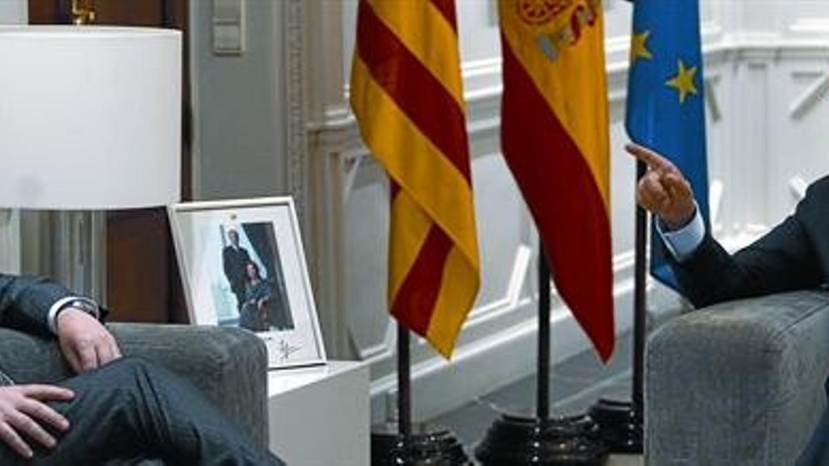 El 'president' de la Generalitat, José Montilla, y el jefe del Ejecutivo central, José Luis Rodríguez Zapatero, ayer, durante la entrevista que mantuvieron en el palacio de la Moncloa.