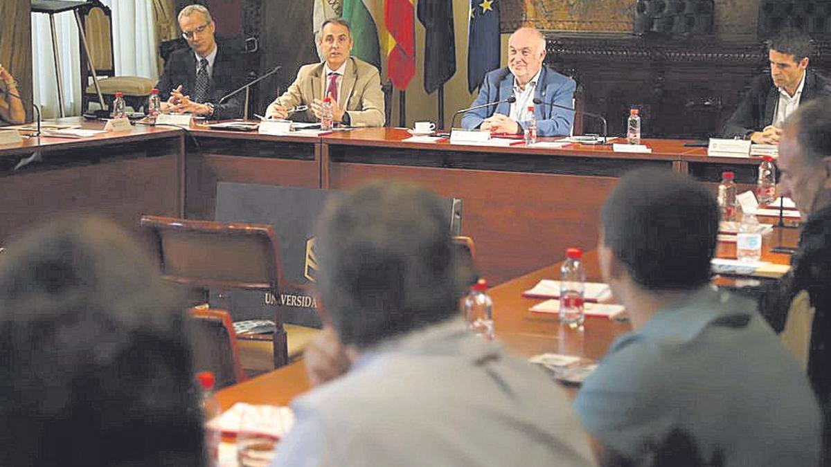 Asistentes a la presentación del curso 'Criminología aplicada', este lunes.