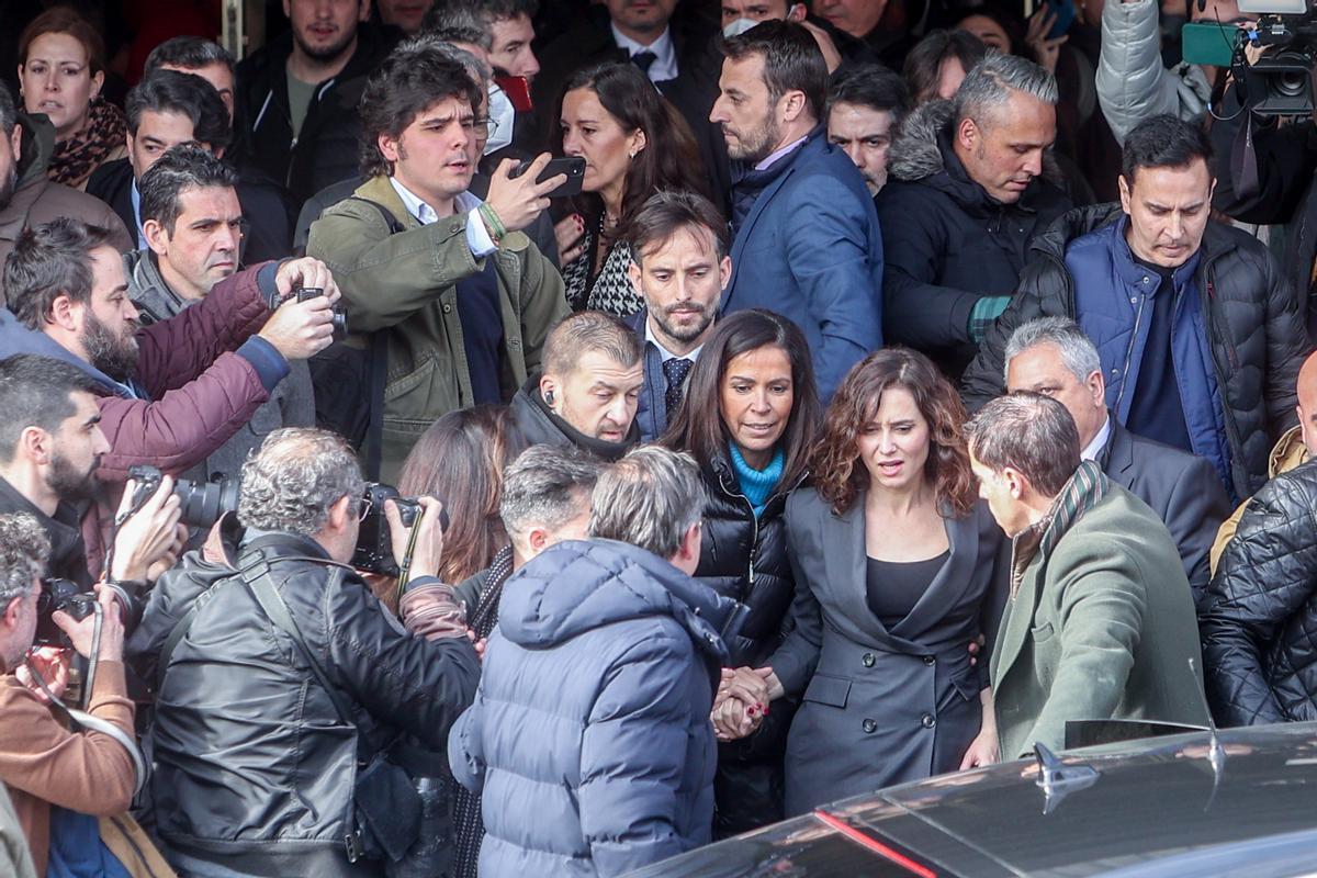 El acto del pasado martes en Madrid, con Ayuso saliendo de la Universidad