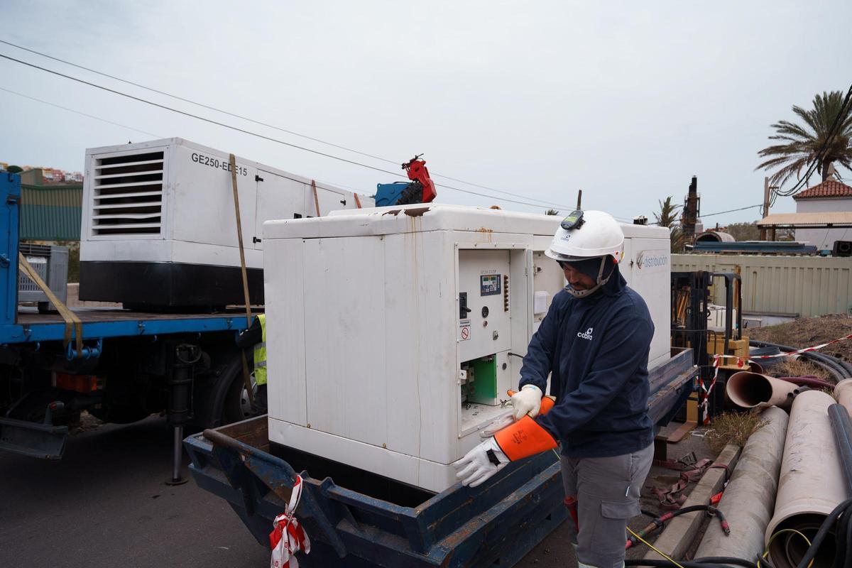 Trabajos para la recuperación del suministro eléctrico en La Gomera.