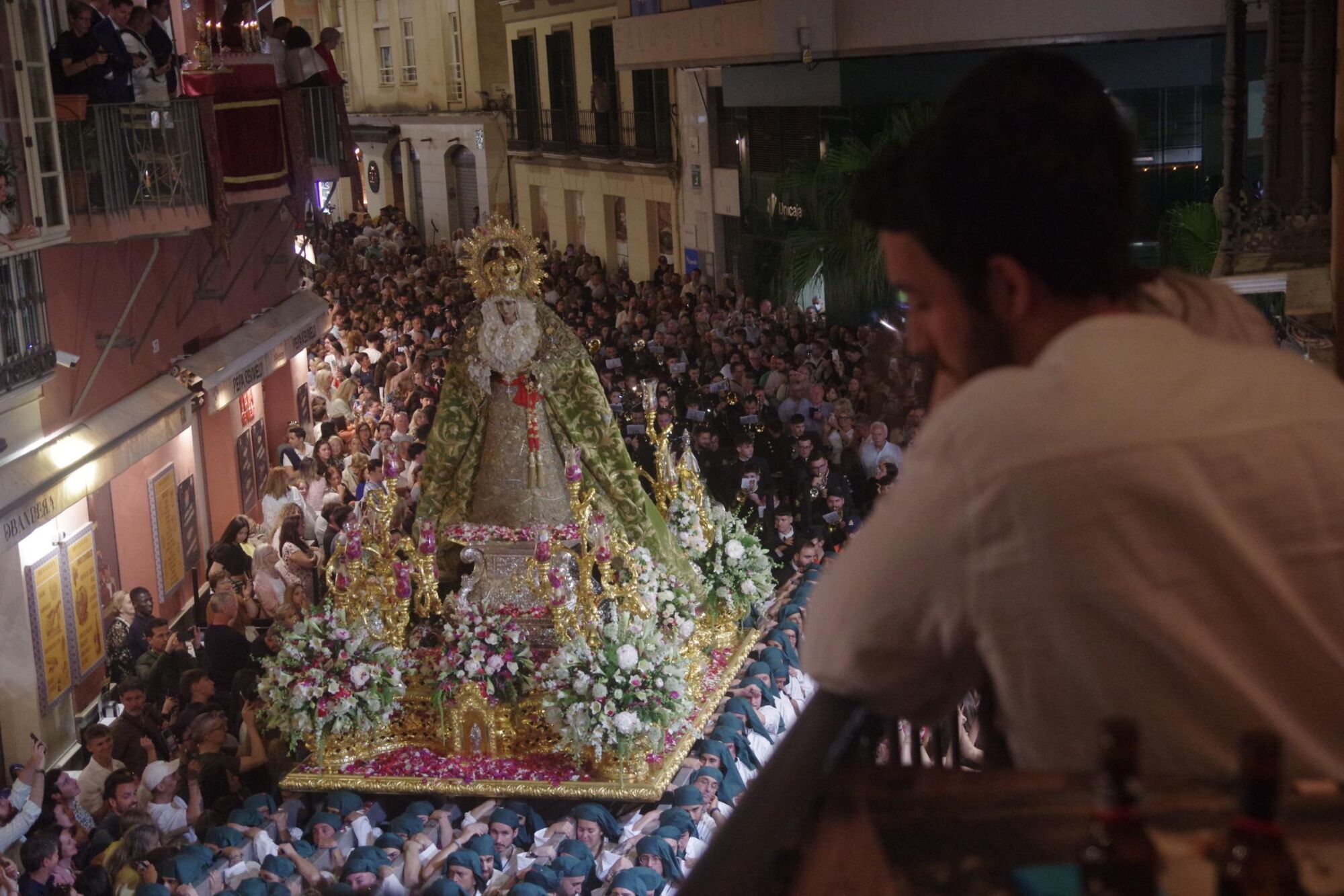 Procesión triunfal de regreso de la Virgen de la Esperanza a su basílica tras su peregrinación a Roma