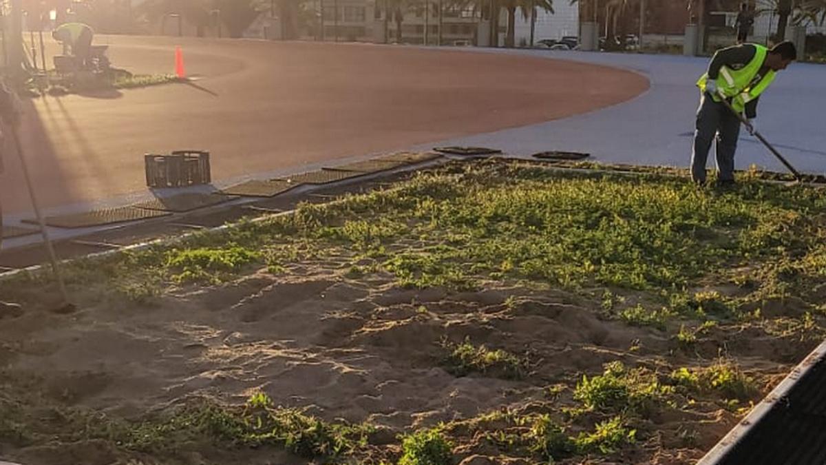 Deportes finaliza los trabajos de mejora en los campos de fútbol de La Herradura y Las Huesas y en la pista de atletismo de El Hornillo.