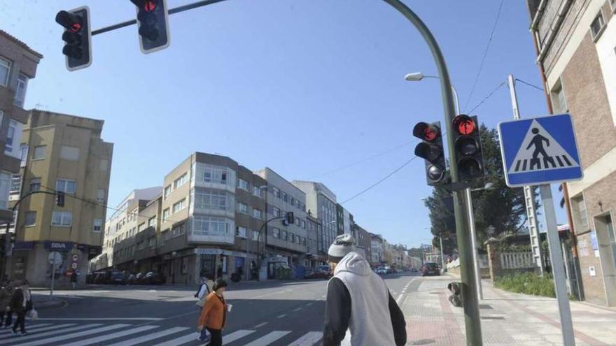 Cruce donde el Concello pretende construir la rotonda en la avenida Finisterre.