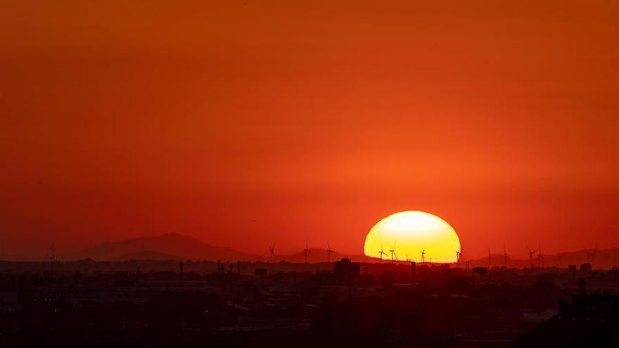 Poco nuboso y máximas hasta 28 grados