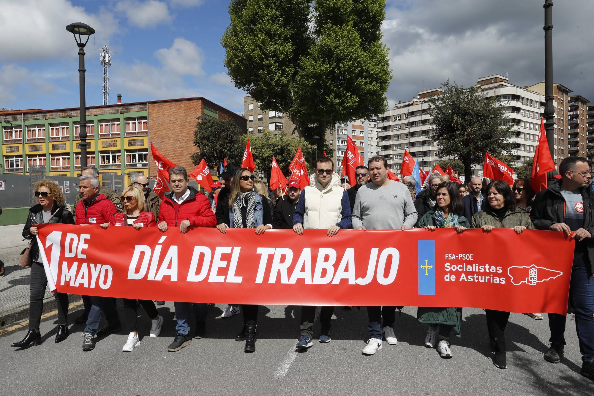 Manifestación de los sindicatos mayoritarios en Langreo por el 1 de mayo.