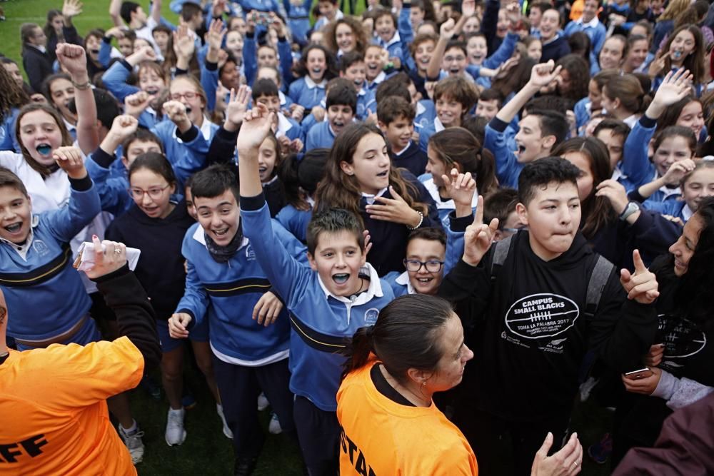 Los All Blacks dirigen un entrenamiento con alumnos en Gijón