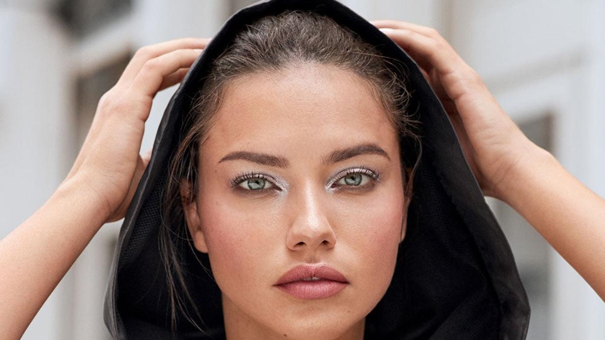 Adriana Lima, imagen de la nueva colección de maquillaje Puma x Maybelline