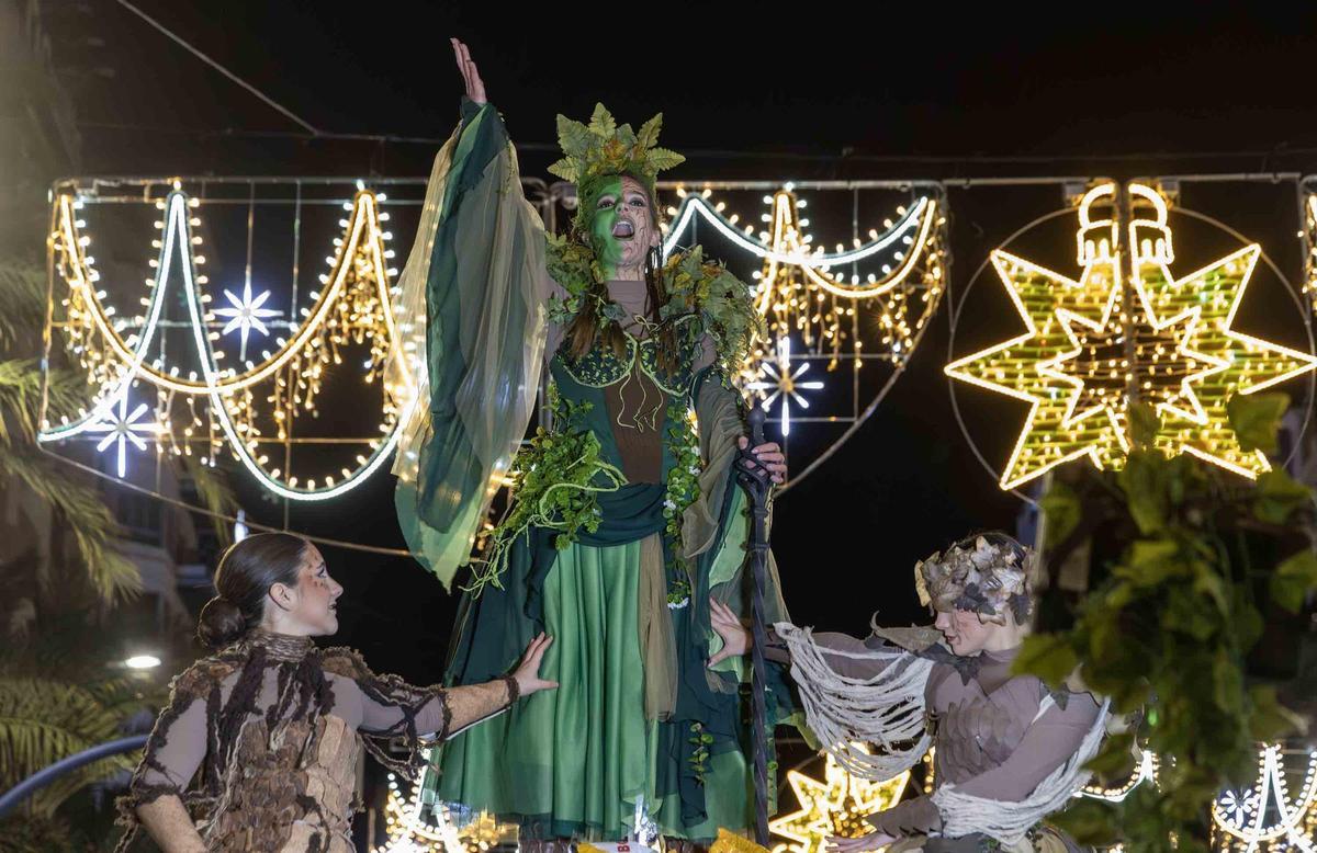 Las mejores imágenes de la Cabalgata de los Reyes Magos en Alicante