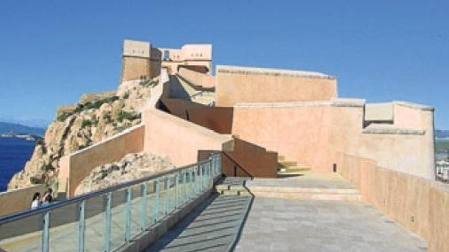 Castillo de San Juan de las Águilas, una fortaleza del siglo XVIII.