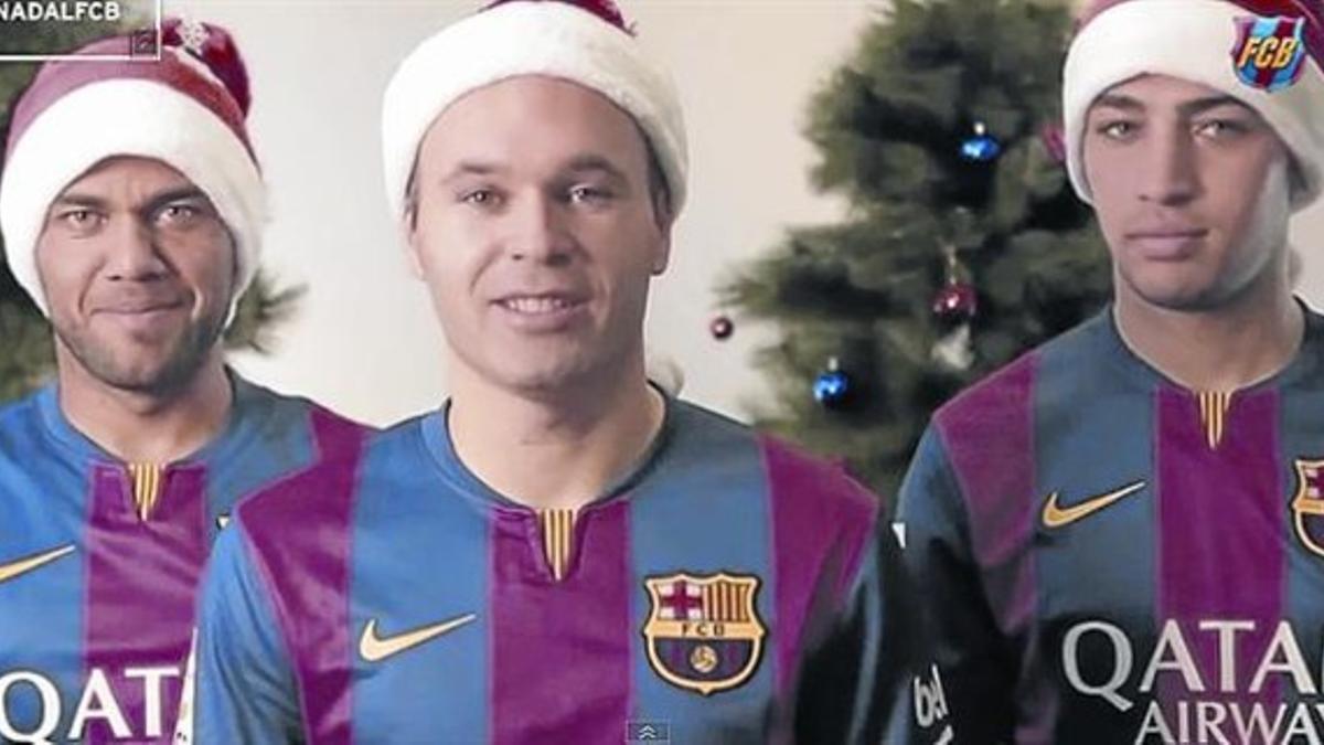 Los jugadores del primer equipo y Luis Enrique posan en el vídeo para desear a la afición un próspero año.