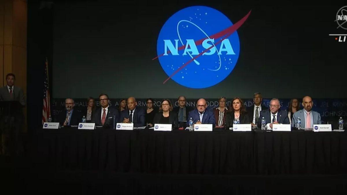 Los expertos que conforman el equipo de investigación sobre UAP de la NASA, en la presentación de ayer.