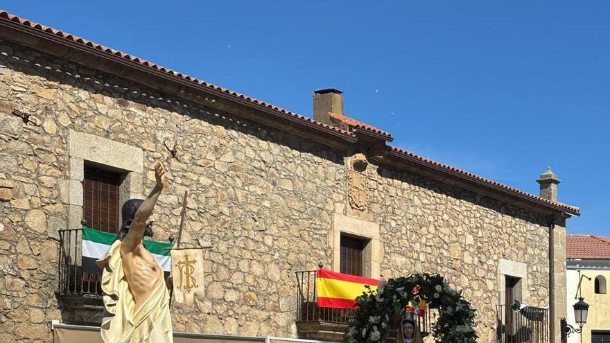 FOTOGALERÍA | El municipio cacereño de Zarza la Mayor se vuelca con el Domingo de los Tiros