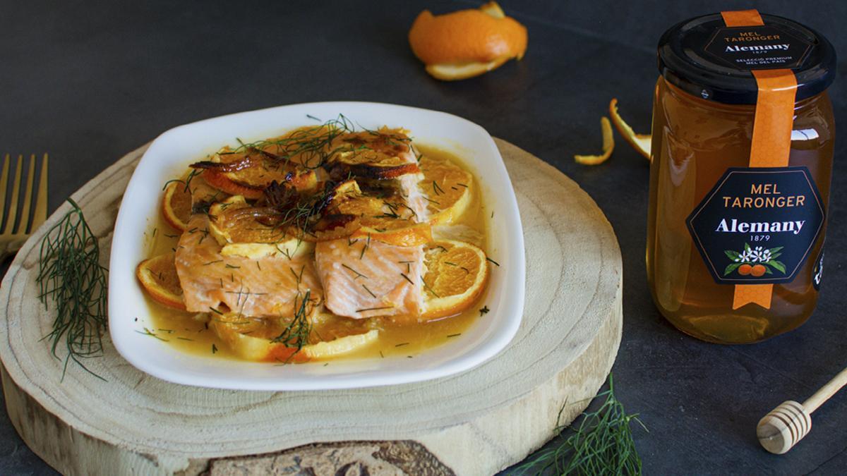 La miel selección de naranjo, flor de azahar, realza pescados como el salmón con un toque suave, floral y ligeramente cítrico.