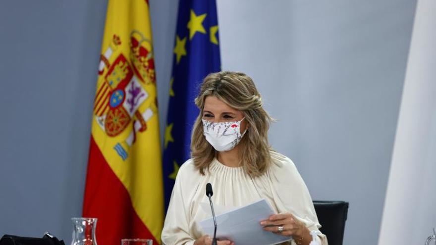 La ministra Yolanda Díaz en roda de premsa el dimarts. | JAVIER LIZÓN/EFE