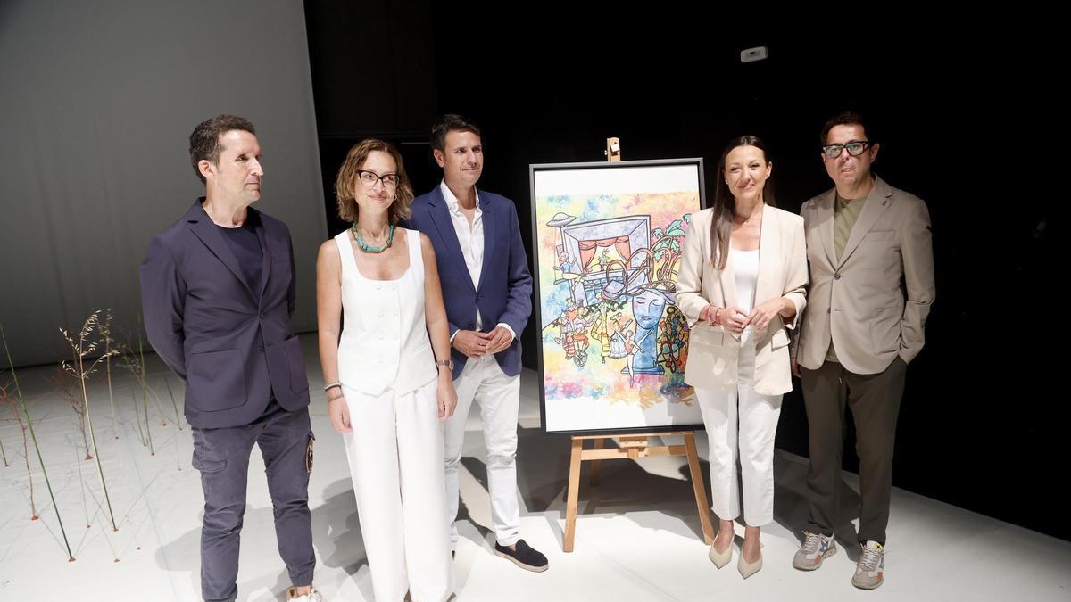 Álvaro Peña, María Hernández, José Ángel Alfonso, Carmen Conesa y Manuel Cebrián (ICA) posan con el cartel durante la presentación del festival.