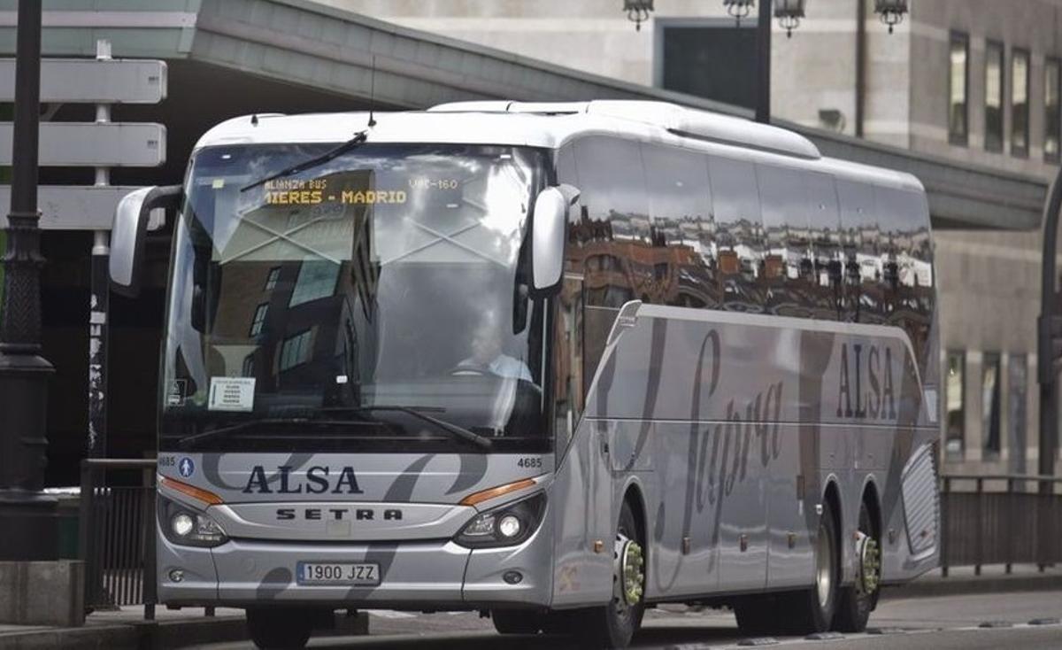 Un autobús de Alsa en Oviedo