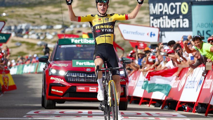 El corredor estadounidense Sepp Kuss (Jumbo-Visma) vence en la sexta etapa de La vuelta 2023.