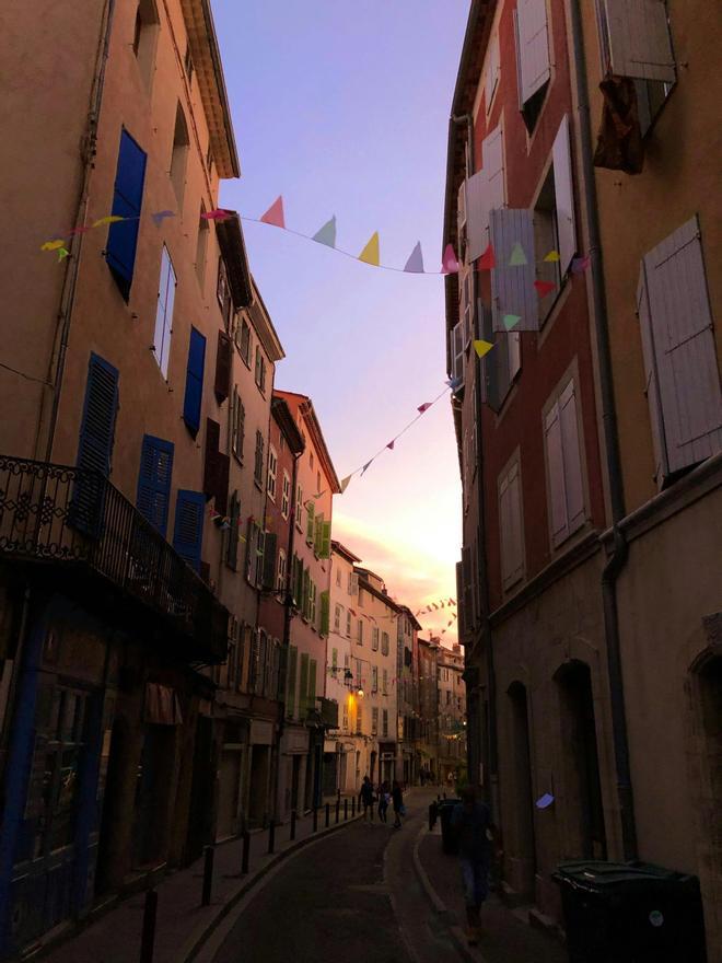 Un plan perfecto para descubrir la ciudad es perderse por las calles de Aix-en-provence disfrutar de su encanto