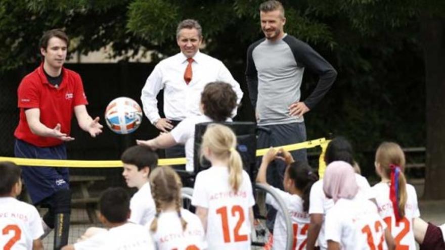 Visita sorpresa de Beckham a un colegio londinense