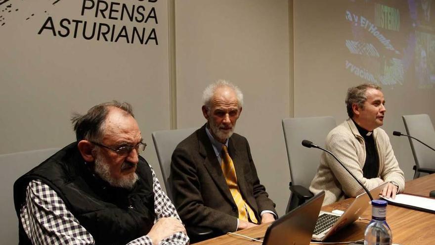 De izquierda a derecha, José María Hevia, Antonello Novelli y Juan José Llamedo.