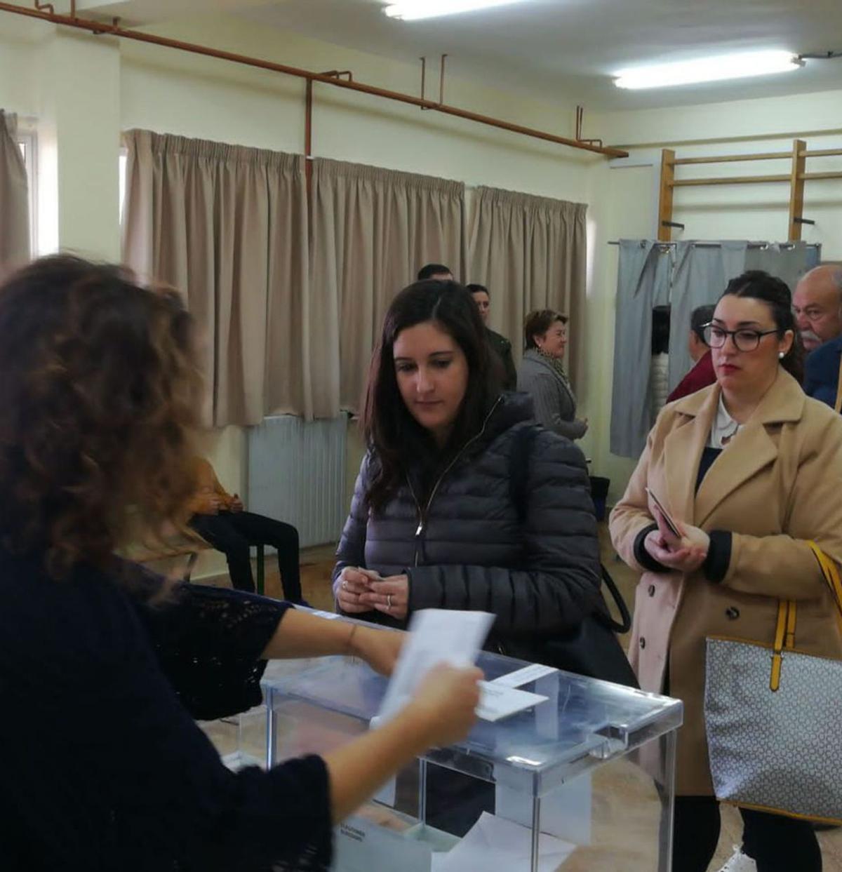 Las mujeres con derecho a voto en Balears superan en 12.000 a los hombres