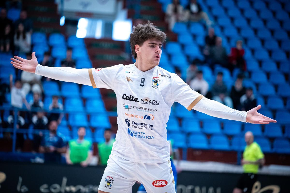 Gonzalo Santa Cruz, en un partido con O Parrulo.