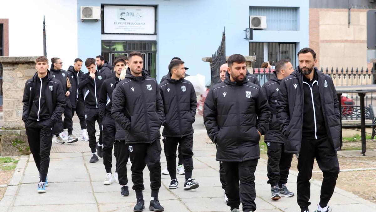 Jugadores del Mérida, en la ciudad esta semana.