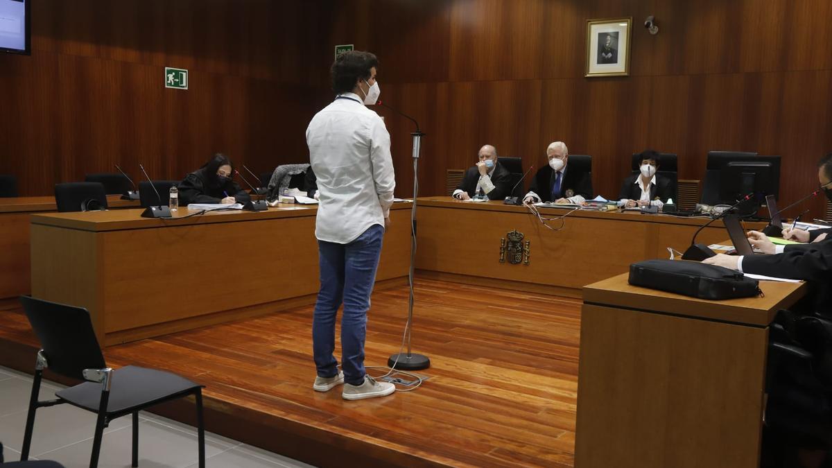 El encausado, en el banquillo de la Audiencia de Zaragoza.