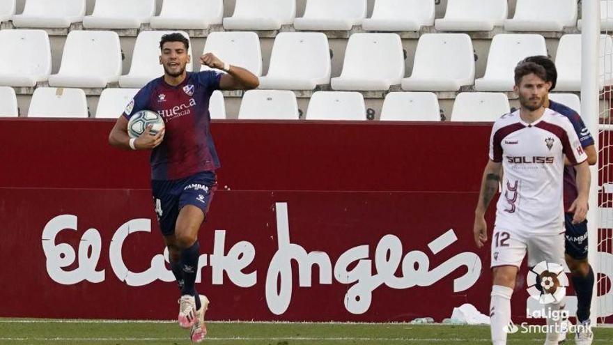 Rafa Mir se decanta por seguir haciendo goles de azulgrana