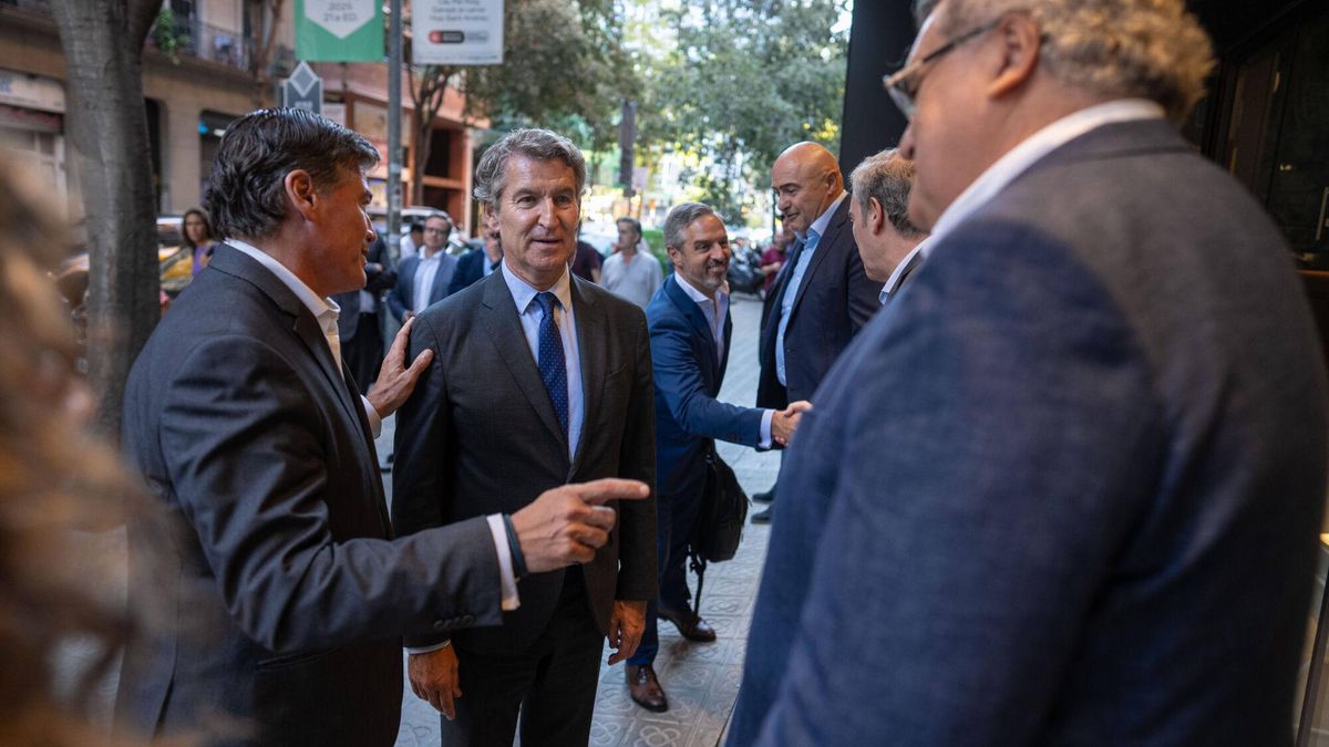 Feijoo promete a los empresarios catalanes menos burocracia y priorizar una migración "regulada"
