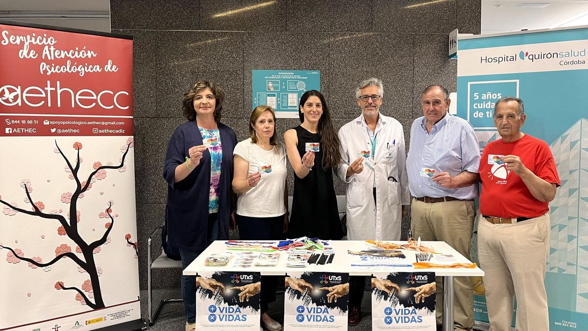 Mesa infomativa de Aethec en el hospital Quirónsalud de Córdoba.