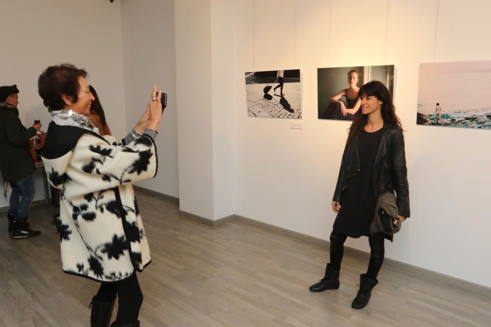 El centro juvenil C19 de Vila acogió la inauguración de la exposición ´Les dones fotògrafes a Ibiza´,