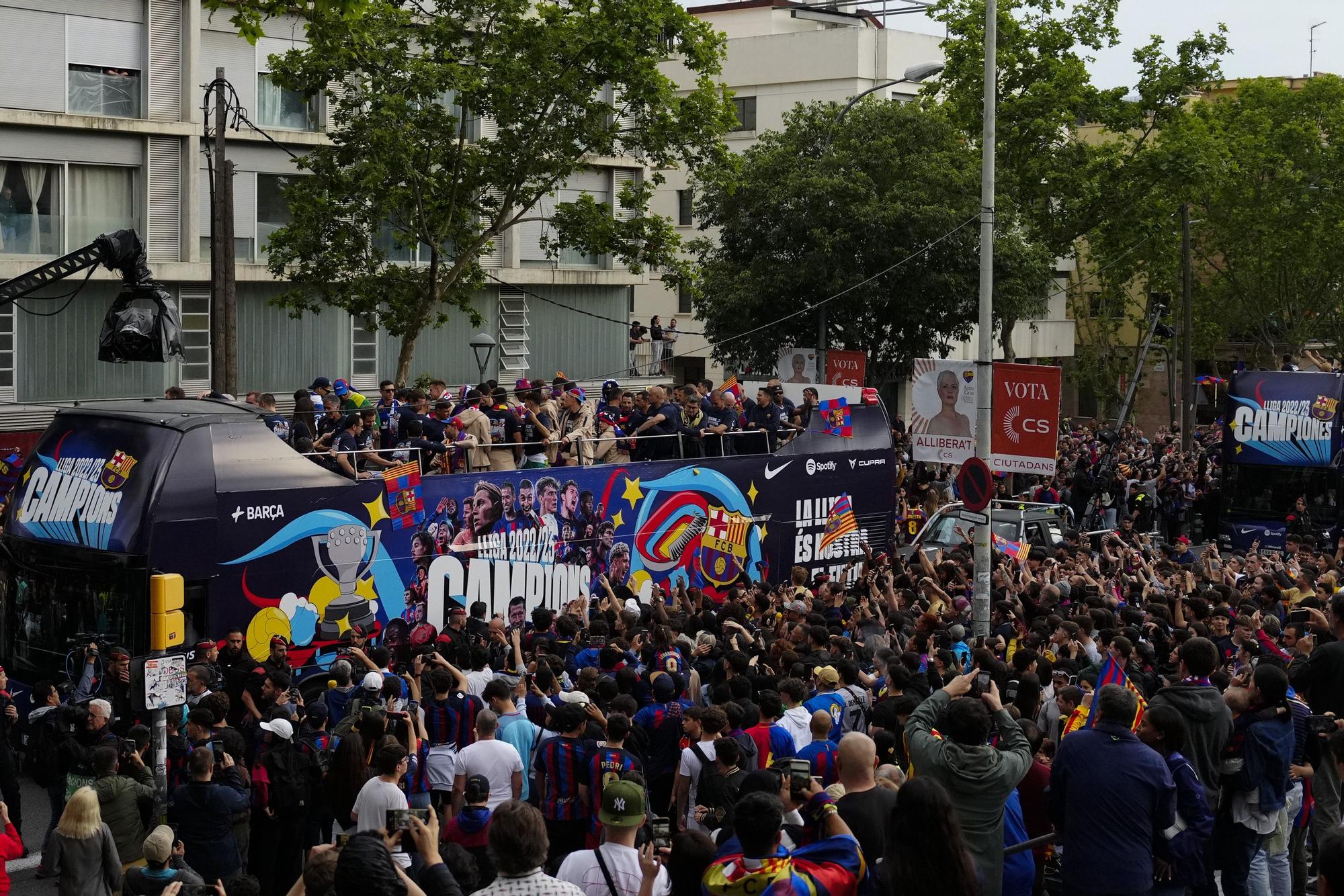 Les millors imatges de la rua de campions i campiones del Barça