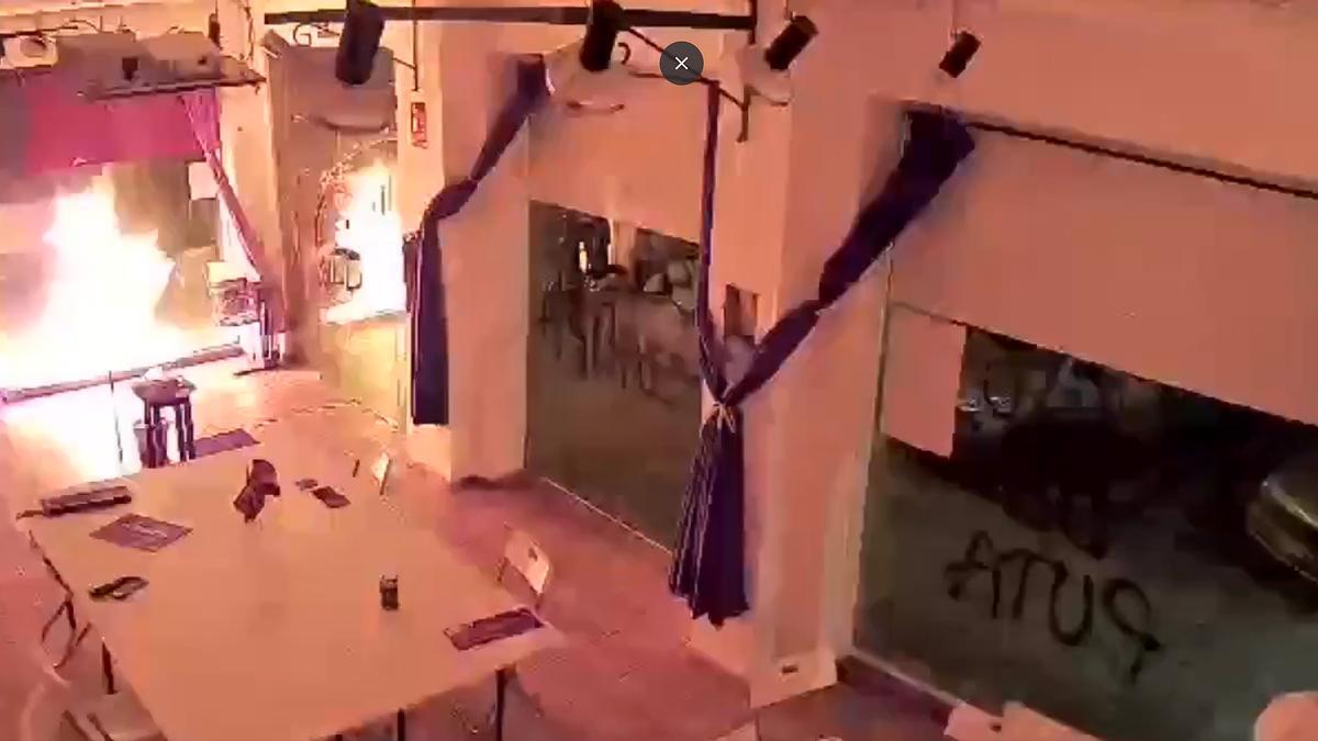 Atacan con un cóctel molotov la sede de Podemos en Cartagena.