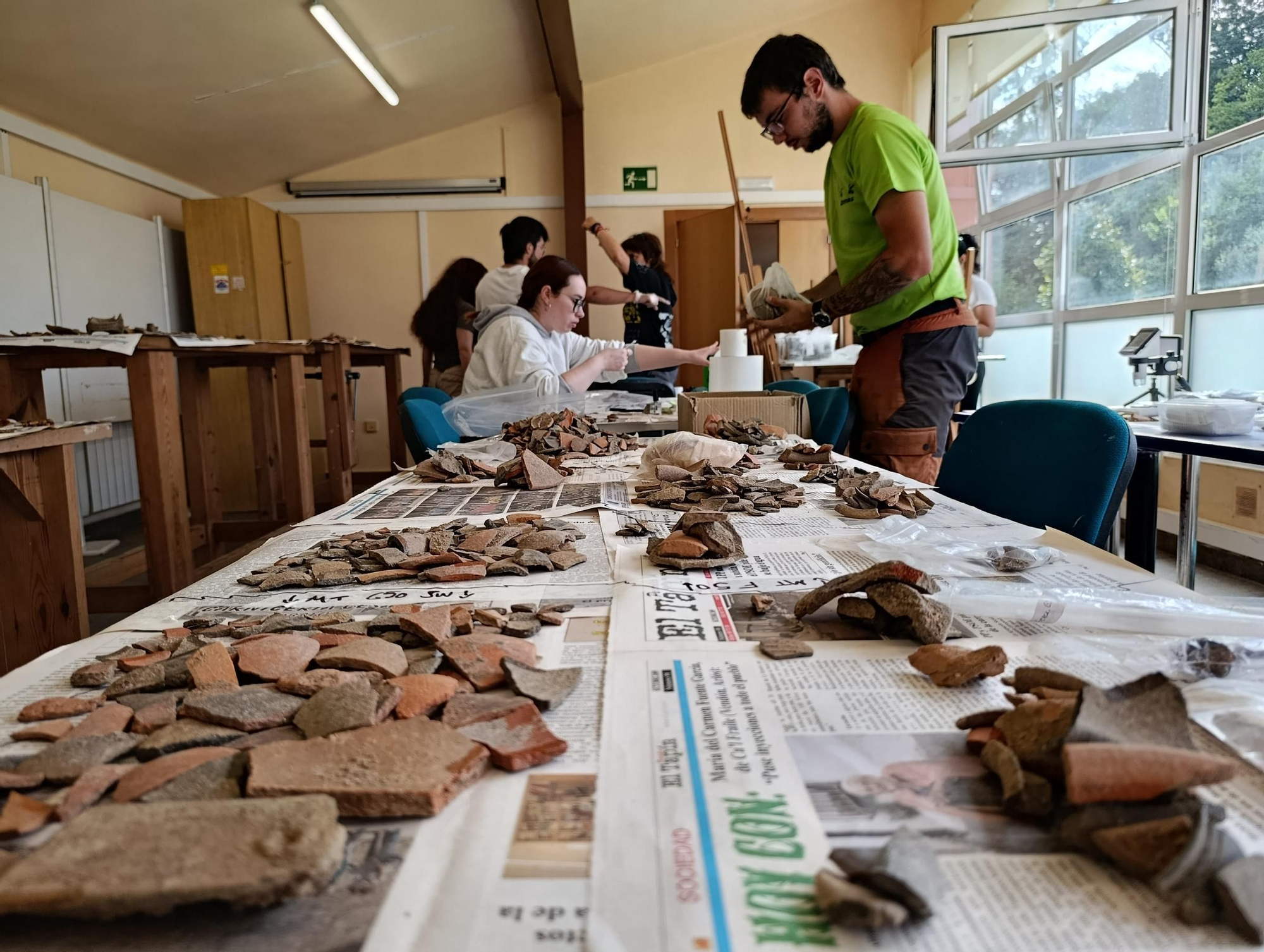 Así se trabaja en el laboratorio de "Lucus Asturum" en Villabona
