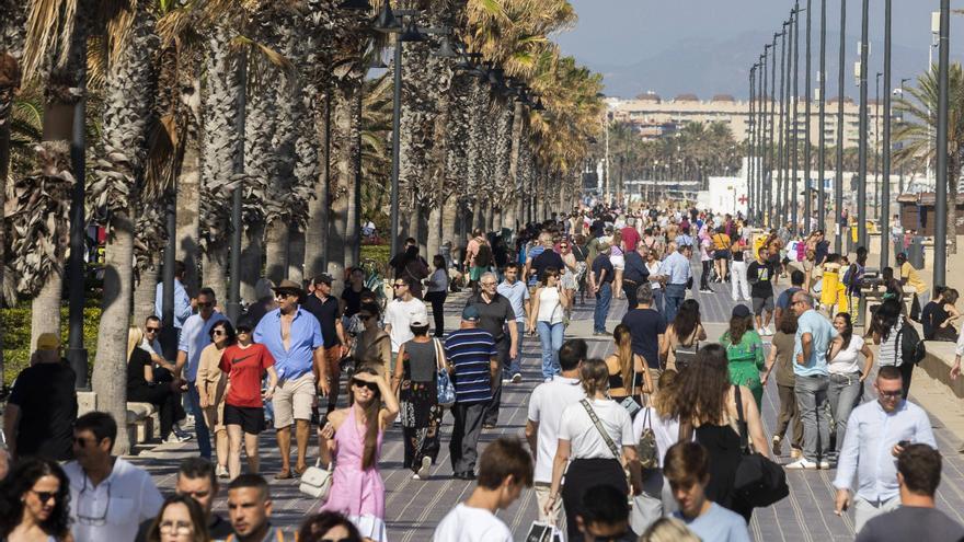 Los turistas extranjeros se gastan hasta septiembre tanto como en todo 2022